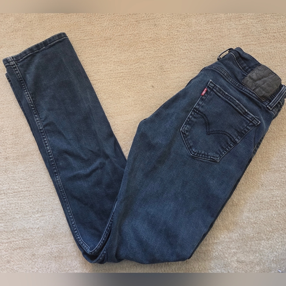 Distressed Slim Fit Levi's - Picture 2 of 5